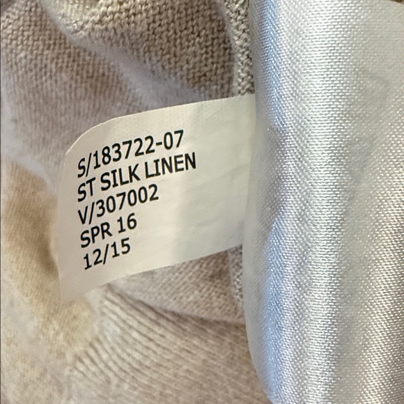 Two Banana Republic Silk-Blend V-Neck Pullover Sweaters Beige/Navy Blue Large - Picture 7 of 13